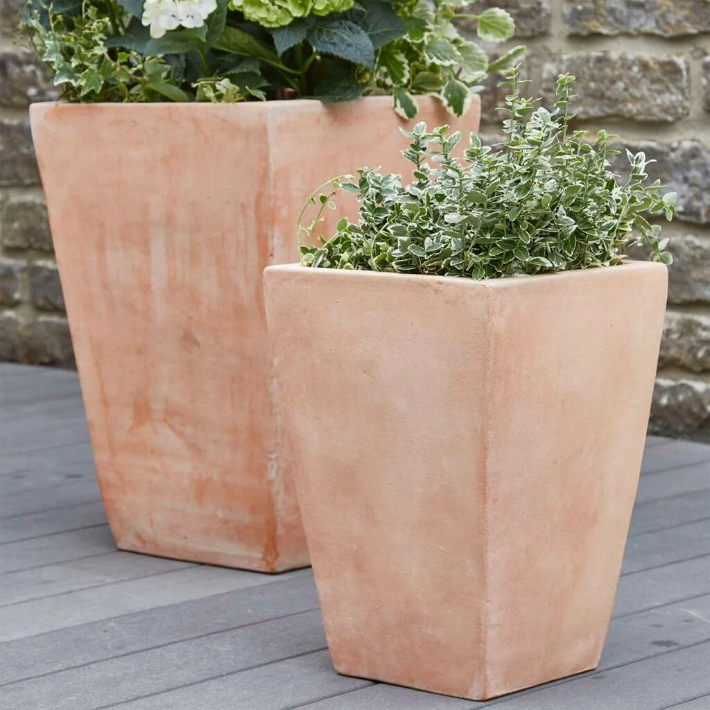 2er Set Stilvolle Pflanzvase Aus Terrakotta - Eckig - Kira 1 2er Set Stilvolle Pflanzvase Aus Terrakotta - Eckig - Kira