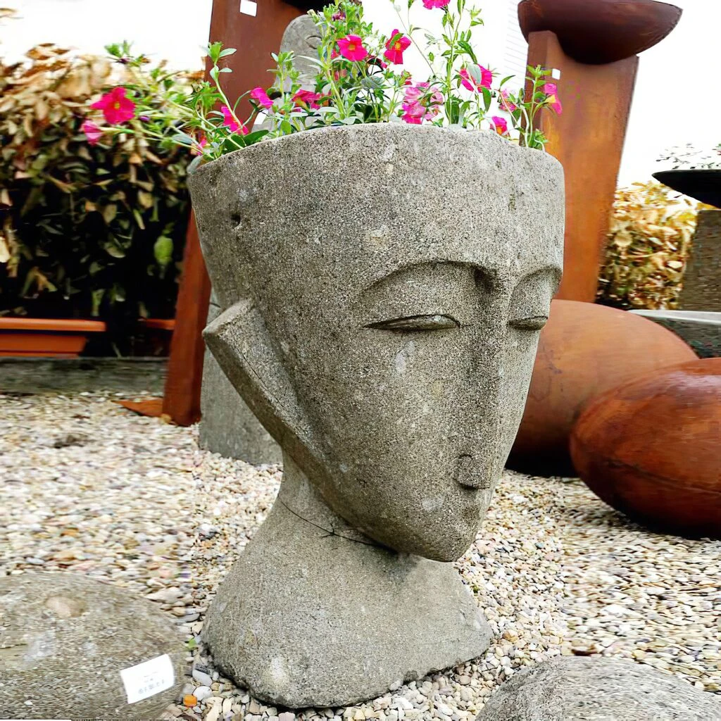 Abstrakter Steinkopf Batari Als Pflanzgefäß 2 Abstrakter Steinkopf Batari Als Pflanzgefäß – Bild 2