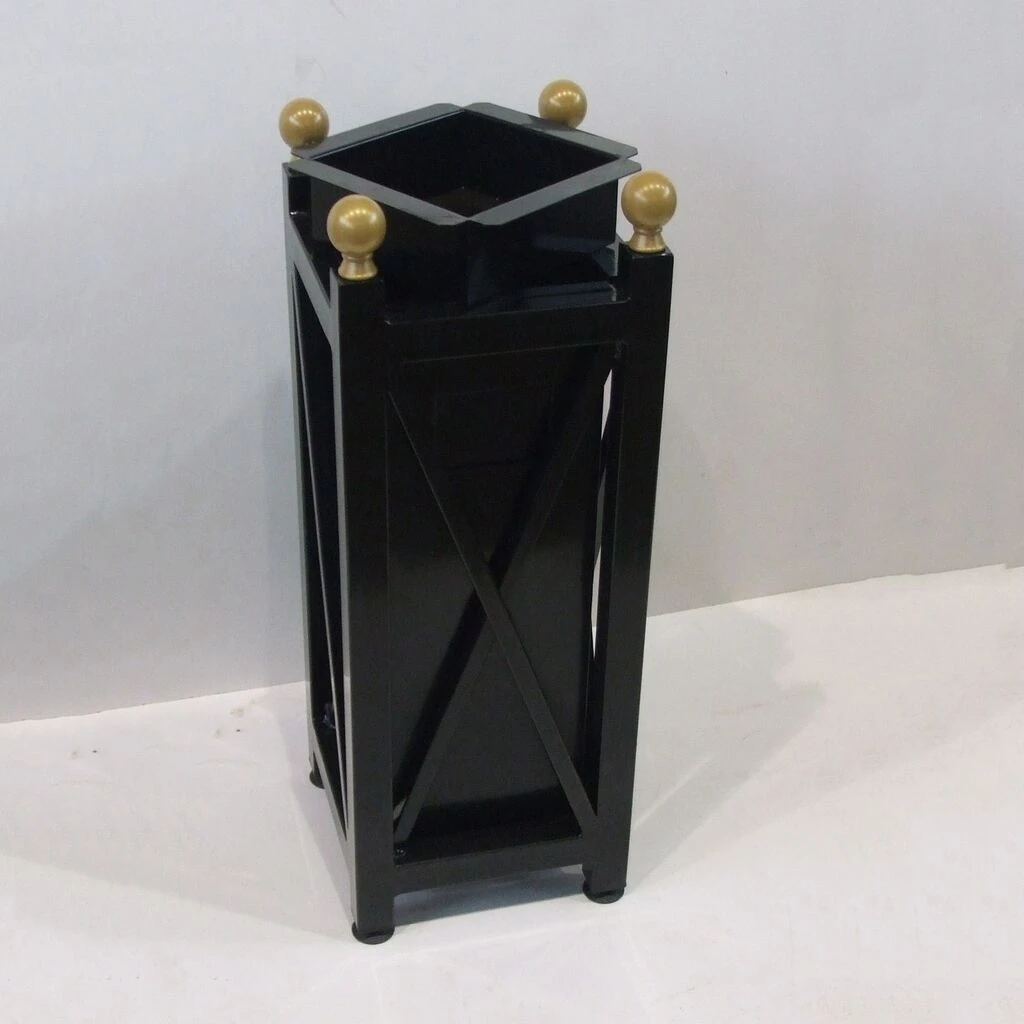 Schwarzer Metall Pflanzkübel Mit Goldenen Finals - Libro Boma 3 Schwarzer Metall Pflanzkübel Mit Goldenen Finals - Libro Boma – Bild 3