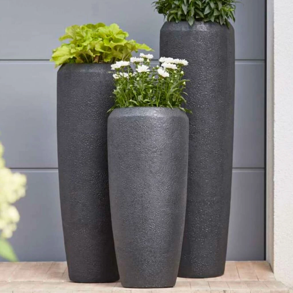 XXL Pflanzvase Aus Polystone - Schwarz - Mit Einsatz - Lindiwe 1 XXL Pflanzvase Aus Polystone - Schwarz - Mit Einsatz - Lindiwe